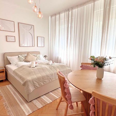 Cozy Apartment In Quiet Location, Fast Train Station 100M Away, Contactless Check-In Viyana Dış mekan fotoğraf