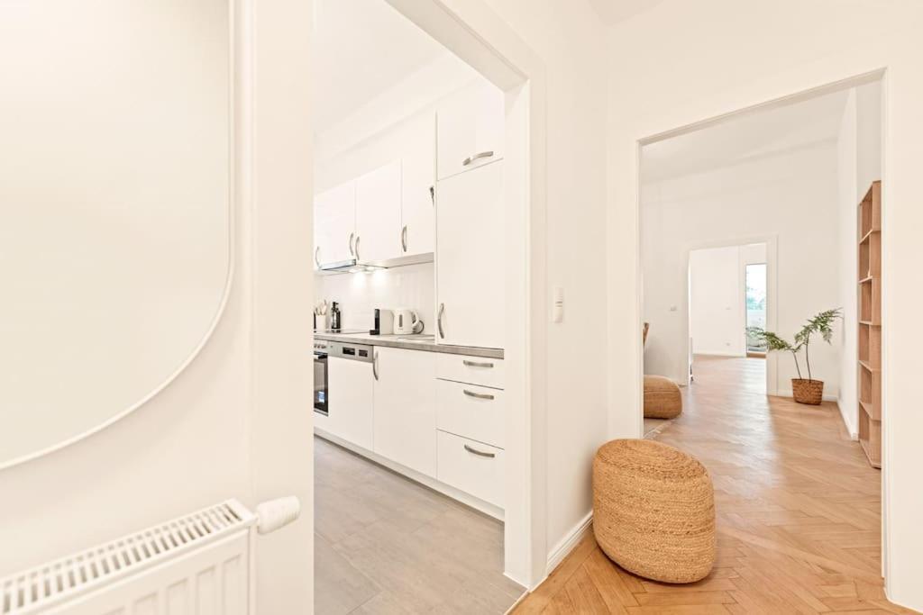 Cozy Apartment In Quiet Location, Fast Train Station 100M Away, Contactless Check-In Viyana Dış mekan fotoğraf