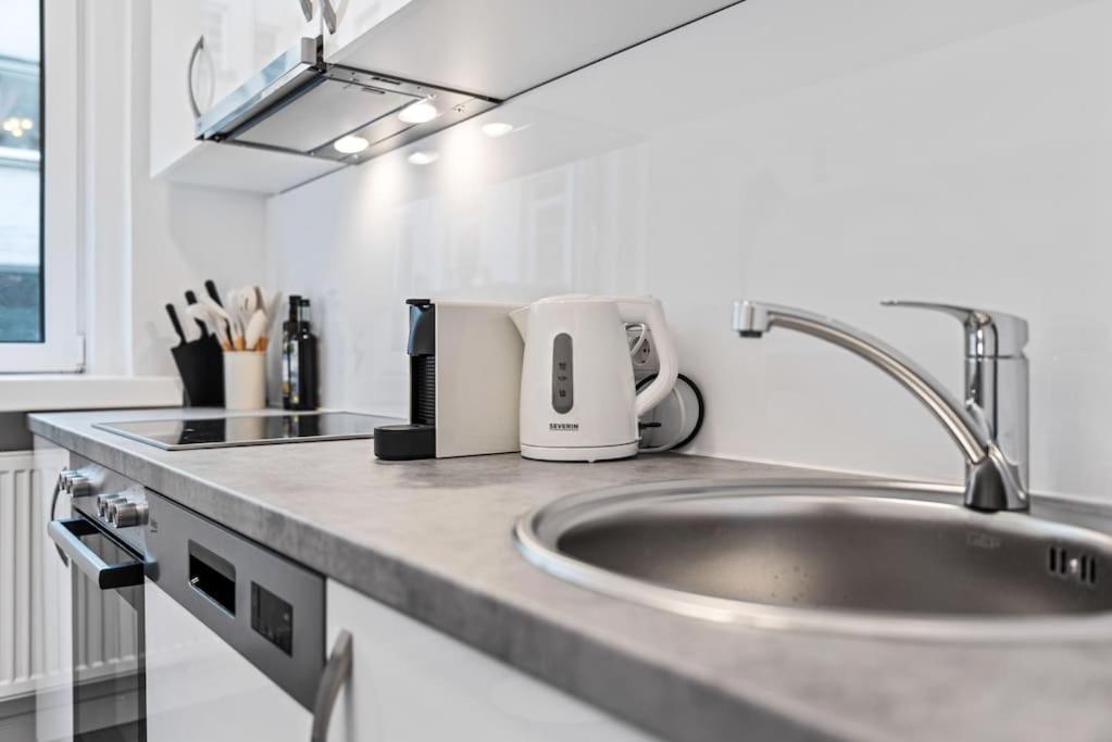 Cozy Apartment In Quiet Location, Fast Train Station 100M Away, Contactless Check-In Viyana Dış mekan fotoğraf