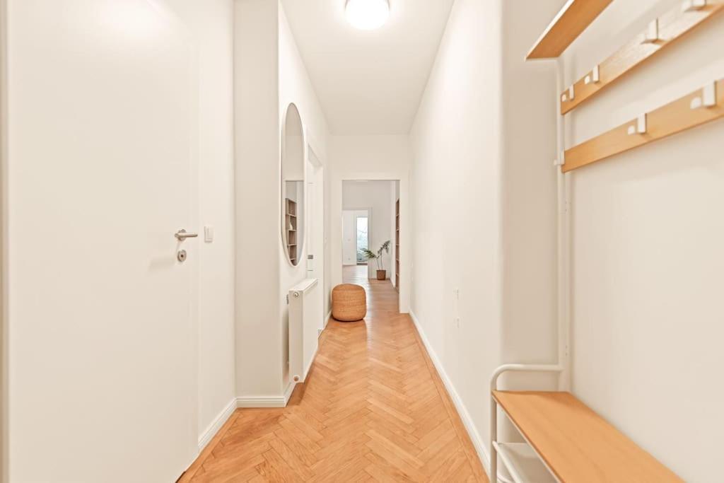 Cozy Apartment In Quiet Location, Fast Train Station 100M Away, Contactless Check-In Viyana Dış mekan fotoğraf