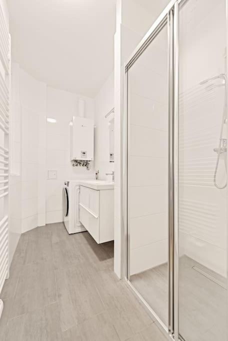 Cozy Apartment In Quiet Location, Fast Train Station 100M Away, Contactless Check-In Viyana Dış mekan fotoğraf