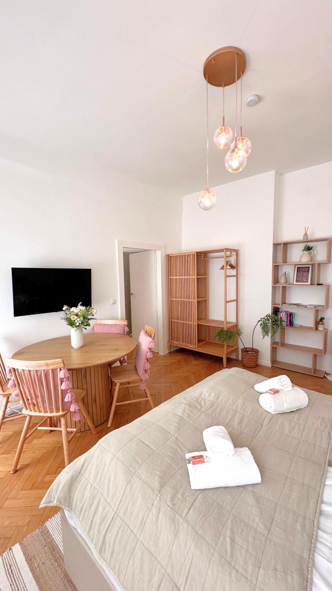 Cozy Apartment In Quiet Location, Fast Train Station 100M Away, Contactless Check-In Viyana Dış mekan fotoğraf